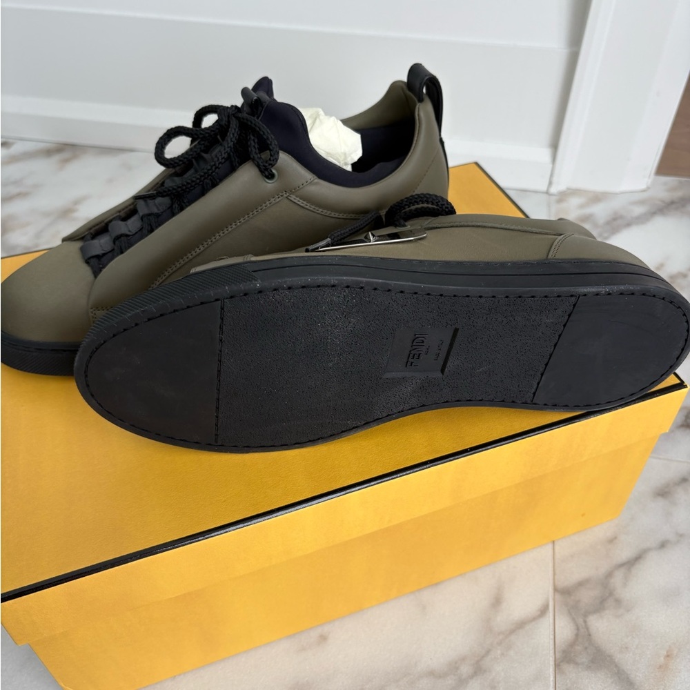 ✨ Fendi Roma Sneakers | New | Men’s 5 / Women’s 8 | Box Included - Picture 12 of 16